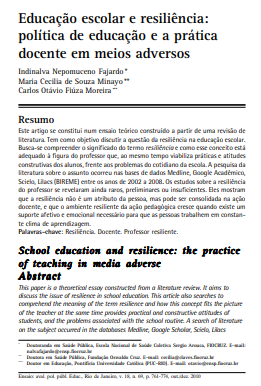Educação escolar e resiliência: política de educación y práctica docente en medios opuestos